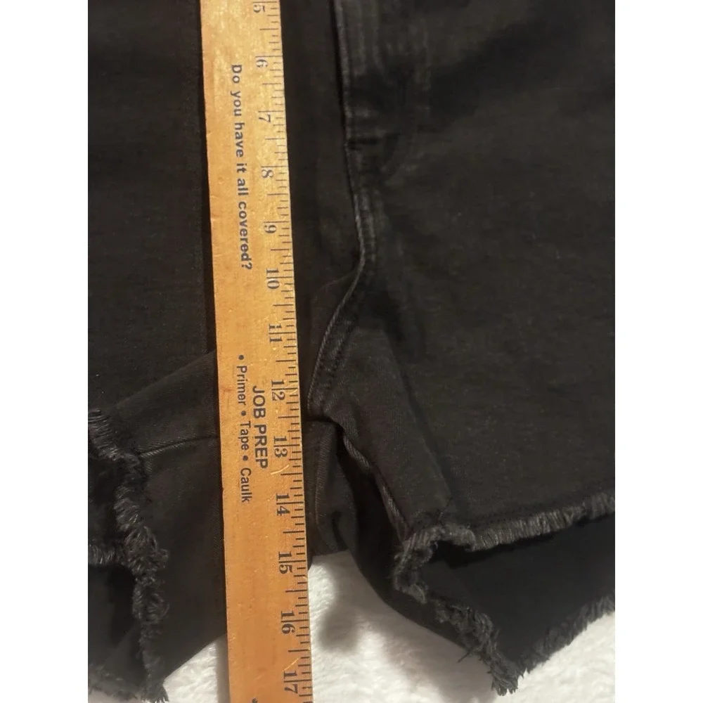 Levi's Signature Women's High-Rise Shorts‎ Heritage 18x34 Black Cutoff Raw Hem